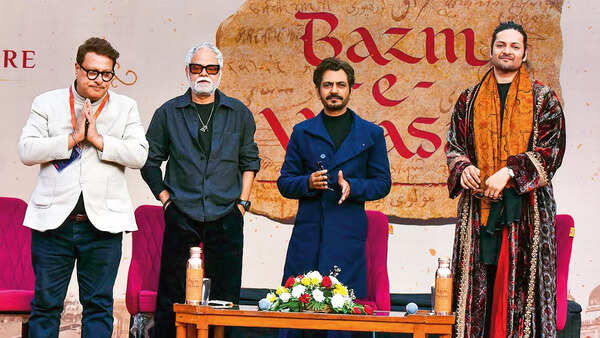 (L-R) Tigmanshu Dhulia, Sanjay Mishra, Nawazuddin Siddiqui and Ali Fazal
