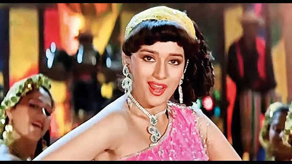 A still from the song Ek Do Teen