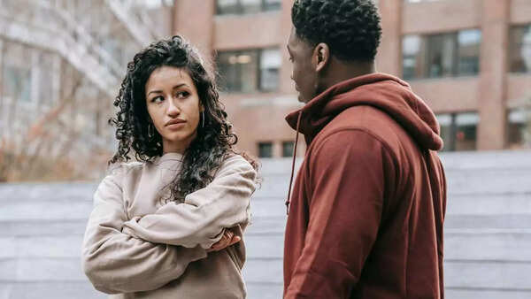 5 body language signs that reveal someone might dislike you | - The ...