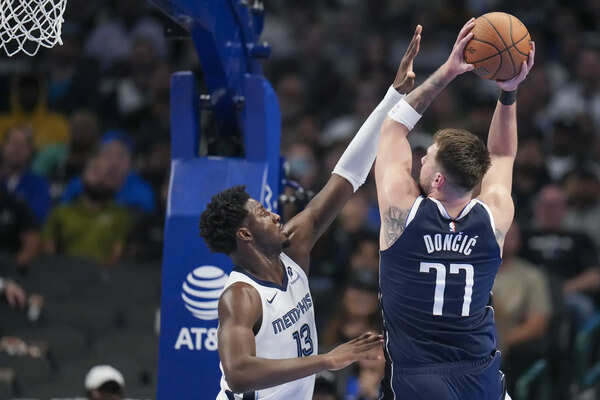 Mavericks vs Grizzlies Credits: AP Photo/Julio Cortez