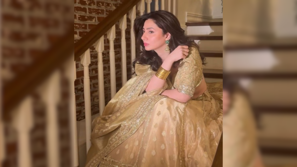 Mahira Khan in yellow lehenga by Manish Malhotra