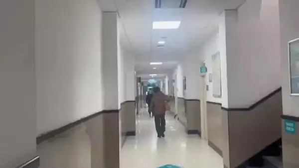 BIZ AS USUAL: A screengrab from a video posted by Raju Nayak, who lives in Dalian, China, showing no panic or crowding at a hospital there