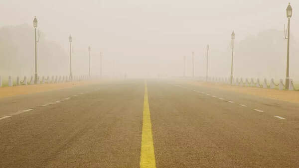 Dense fog in Delhi