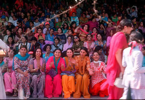 Women stand at the Gaddafi Stadium in Lahore during the second India-Pakistan Test, October 1978. (Photo by Patrick Eager/Getty Images)