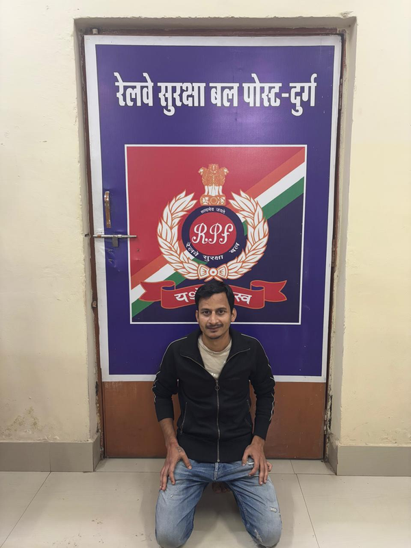 The suspect in Durg RPF custody.