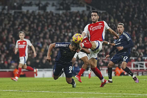 Arsenal slips up in Premier League title race after Nunez rescues win for Liverpool