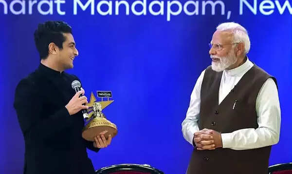 PM Modi with Ranveer Allahbadia at national creators awards