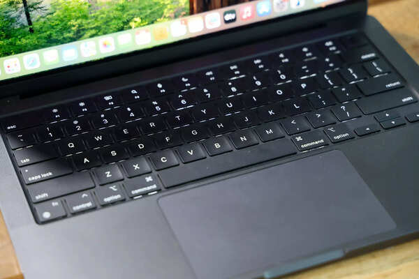 Apple MacBook Pro 14 (M4 chip) design