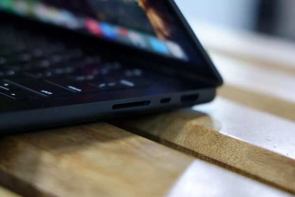 Apple MacBook Pro 14 (M4 chip) design