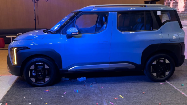 Kia Syros side angle