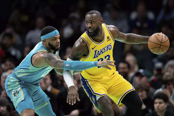 The LA Lakers vs Charlotte Hornets