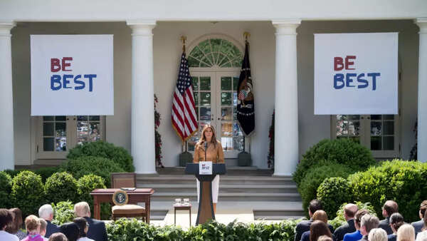 Melania (2)
