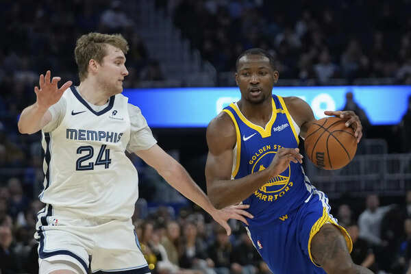 Golden State Warriors forward Jonathan Kuminga, right, moves the ball while defended by Memphis Grizzlies guard Cam Spencer during the first half of an NBA basketball game Saturday, Jan. 4, 2025, in San Francisco. (Image via AP Photo/Godofredo A. Vásquez) Warriors forward Jonathan Kuminga