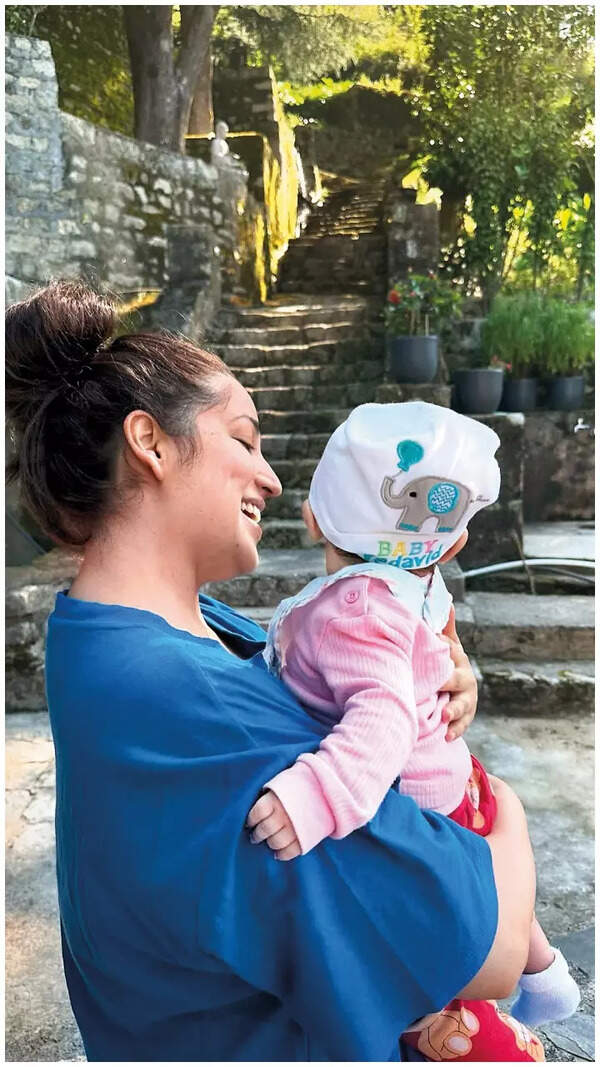 Yami Gautam Dhar with her son Vedavid