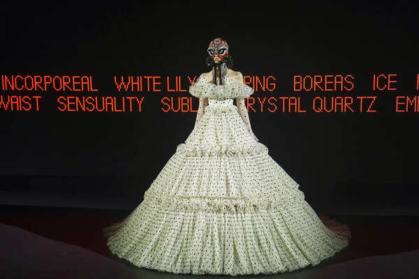 PHOTO COLLECTION: Paris Fashion Week - Womenswear