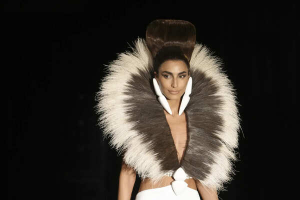 PHOTO COLLECTION: Paris Fashion Week - Womenswear