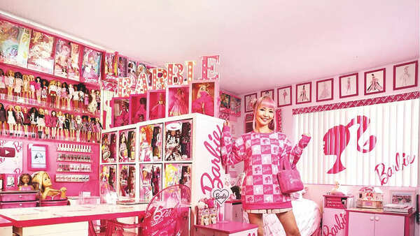 Azusa Sakamoto, a 42-year-old nail artist and Barbie superfan, is living in a Barbie world inside her West Hollywood apartment. Rows of Barbies line pink walls. There’s a Barbie fridge, Barbie window shades and a Barbie nightstand