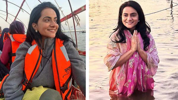 Aastha Chaudhary (R) taking a holy dip in Prayagraj (BCCL/ @aasthachaudhary)