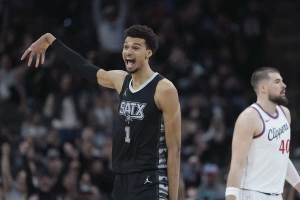 Will Victor Wembanyama play tonight against the Miami Heat? Latest update on the San Antonio Spurs star’s injury report (February 1, 2025) | NBA News