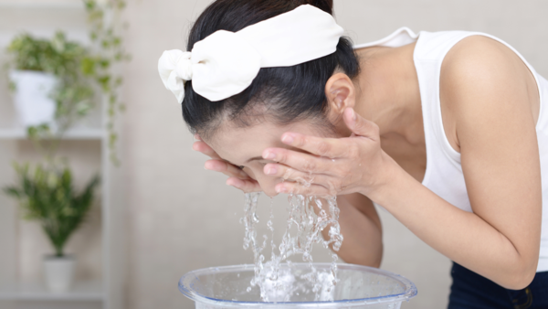 face wash with cold water