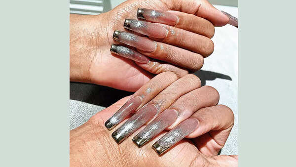 Cat eye nails