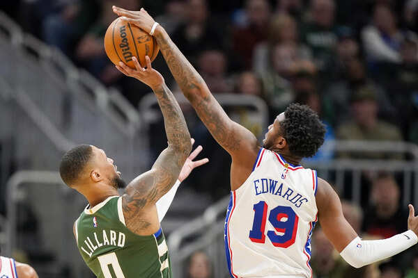 Damian Lillard and Justin Edwards on Feb 9 game.