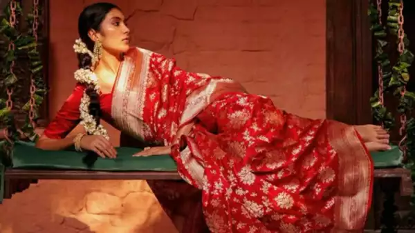 How to locate a fake Banarasi saree