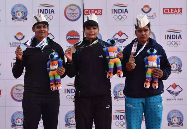 Three girls from Bagpat district of Uttar Pradesh bagged Gold (C) , silver(L) and Bronze(R) medals in Hammer Throw event at National Games