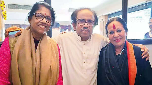 Dr L Subramanian Kavita Krishnamurthy and Sonal Mansingh at Kumbh in Prayagraj (BCCL/ @drlsubramaniam)