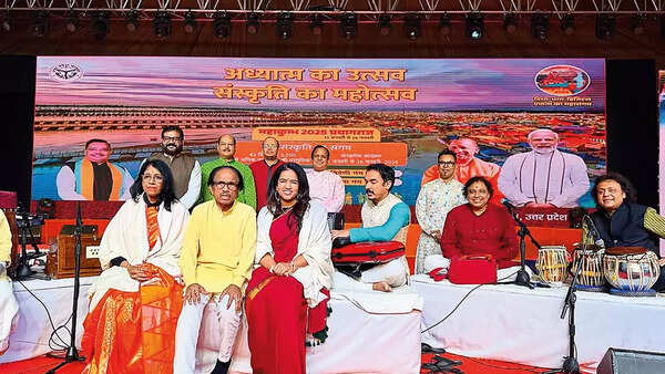 Kavita Krishnamurthy, Dr L Subramaniam and Bindu Subramaniam (BCCL/ drlsubramaniam)