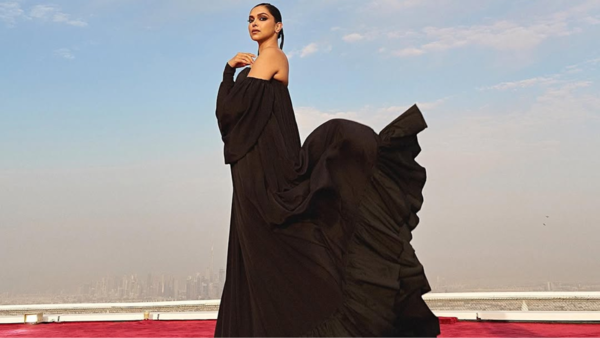 Deepika in stunning black off-shoulder gown