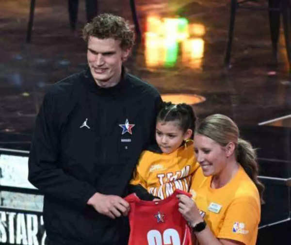 Lauri Markkanen with his wife Verna Aho