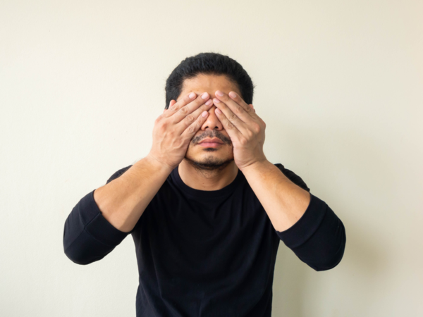 Extended period of screentime may impact eyes