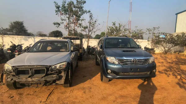 stunts in BMW, Fortuner