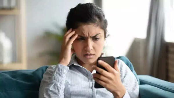Suffering from anxiety? These phone habits are the red alerts - The ...