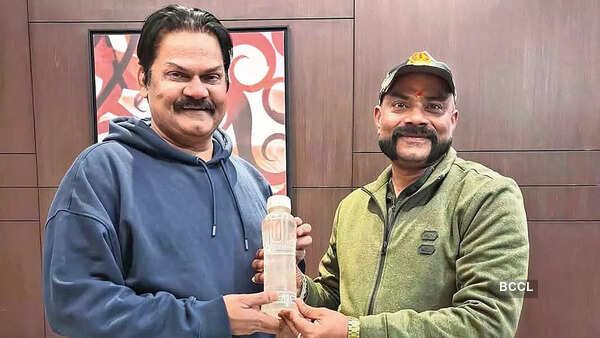 Akhilendra Mishra meeting a police personnel after the shoot