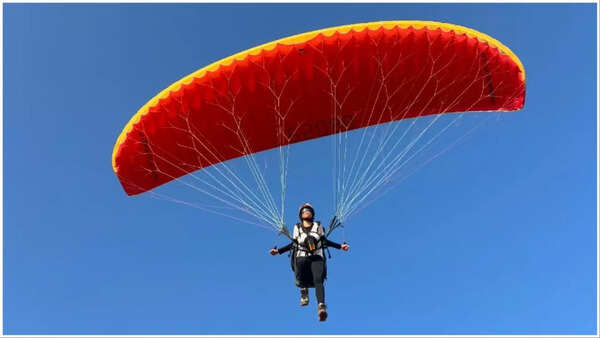 Sai Tamhankar Paragliding