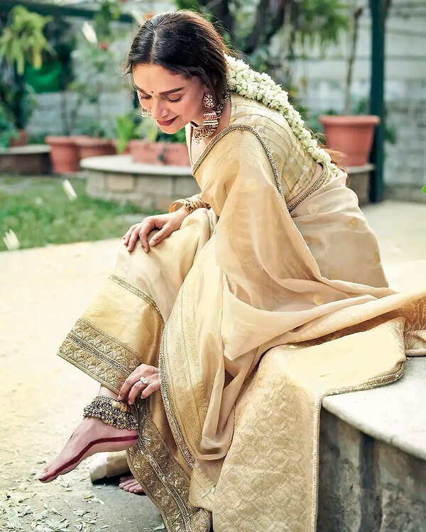 P1-@aditiraohydari (1)