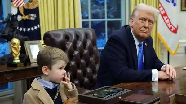 Resolute Desk (1)