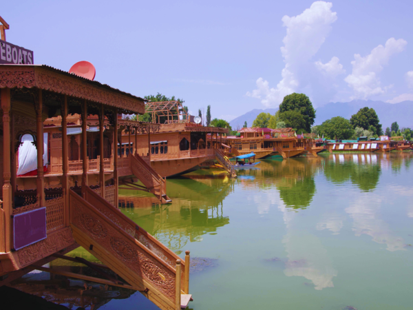 houseboat
