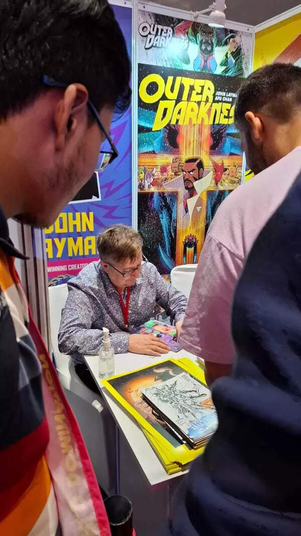 Archie writer and artist Bill Golliher signing autographs