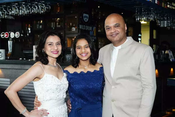 Diya Chitale with her parents