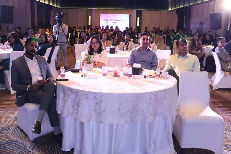 Audience listening to the fireside chat by Shashank Kumar (Co- founder & CEO -DeHaat)