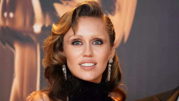 Bleached eyebrows (1)