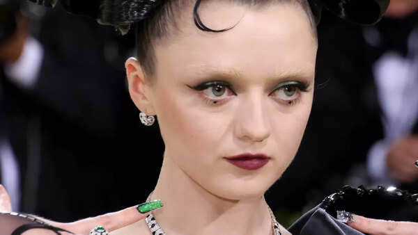 Bleached eyebrows (5)