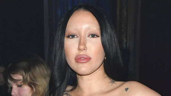 Bleached eyebrows (11)