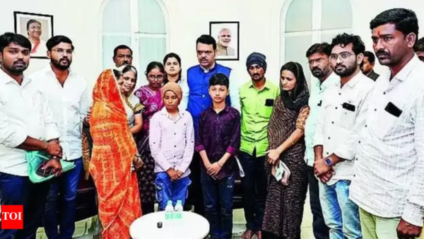 Family members of slain sarpanch Santosh Deshmukh meet CM Devendra Fadnavis (File photo)