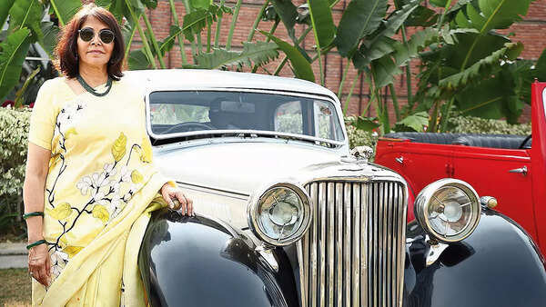 Kanak Rekha Chauhan posing with a Jaguar Mark IV