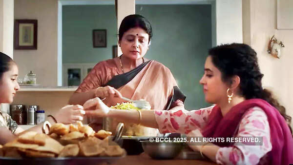 When Richa voices an inclination to take up dancing as a profession, her husband mocks her by saying its a hobby and not a job. Her father-in-law tells her that her mother-in-law has a PhD, but home and kids have always been her priority When Richa voices an inclination to take up dancing as a profession, her husband mocks her by saying its a hobby and not a job. Her father-in-law tells her that her mother-in-law has a PhD, but home and kids have always been her priority