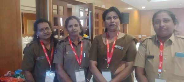 Sulochana Devi with other awardees.